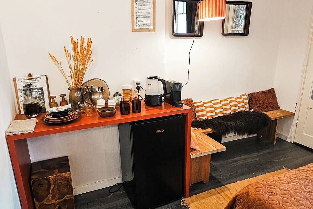 En-suite room in historic Canalhouse from 1729 in Dutch Coast