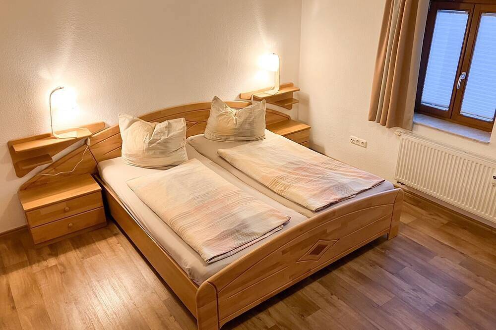 Ganze Wohnung, 4 Sterne Ferienwohnung Morgensonne am Kurpark,  Parkplatz, Wlan, 2 Schlafzimmer in Bad Berka, Weimarer Land