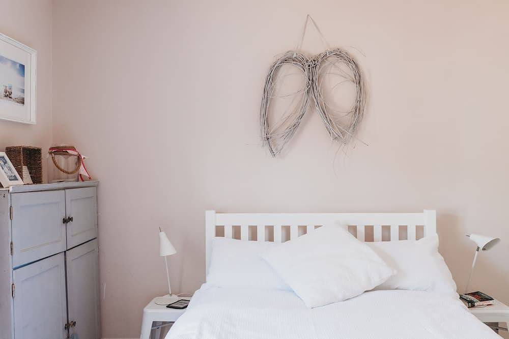 Enjoy a holiday in the centre of seaside Bembridge in our award winning cottage in Bembridge, Isle of Wight