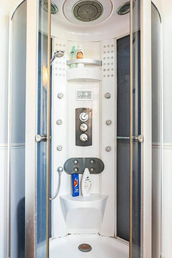 Apartamento de férias inteiro, B&B Quarto Violeta com Chaminé in Ramalhal, Distrito de Lisboa