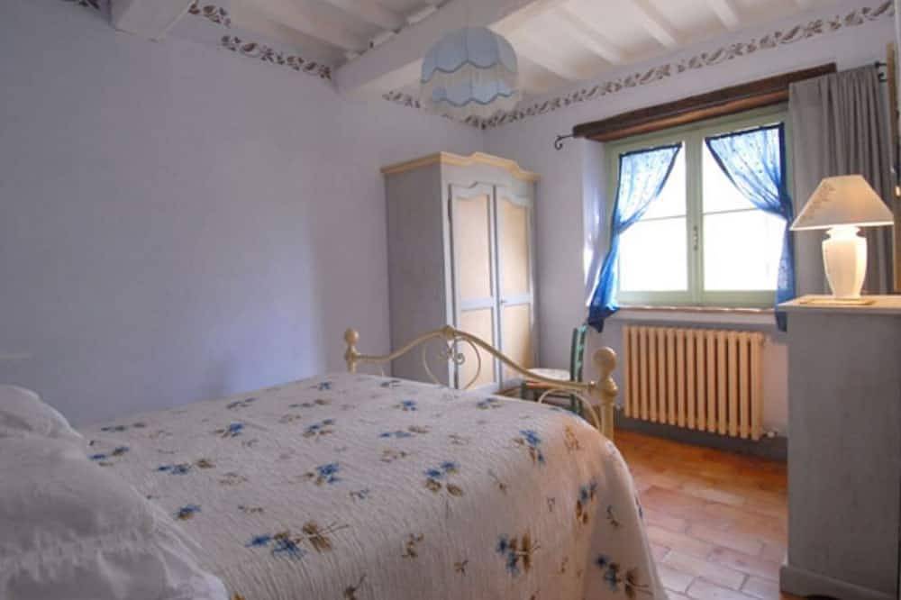 Typical Farmhouse Of The Umbrian Countryside in Panicale, Lake Trasimeno
