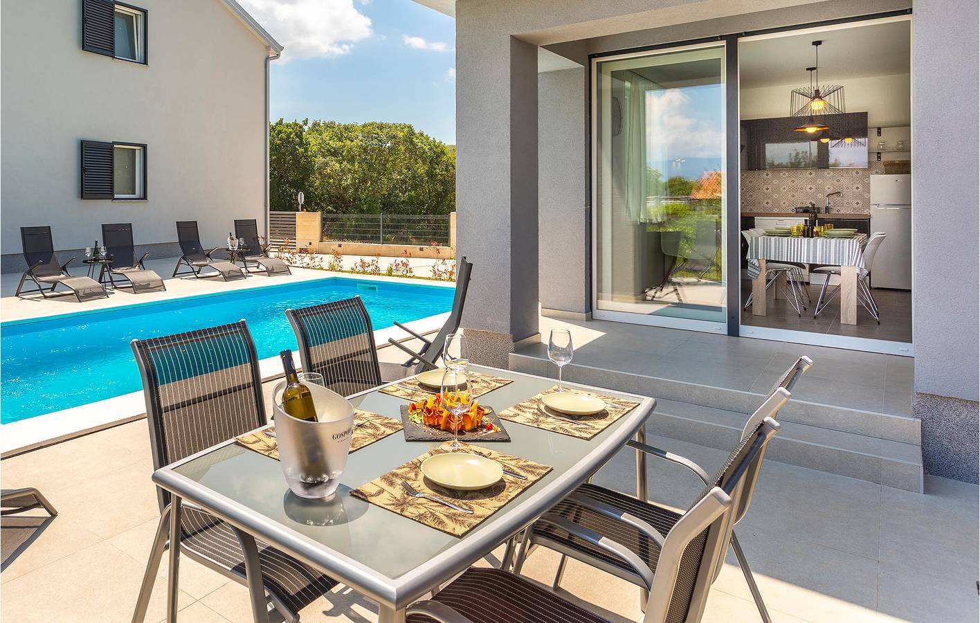 Ganze Ferienwohnung, Ferienwohnung für 5 Personen mit Terrasse in Vrbnik, Krk