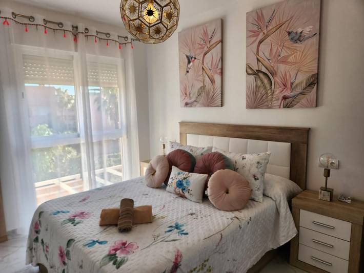 Ferienwohnung für 7 Personen, mit Pool und Garten sowie Terrasse, kinderfreundlich in Valencia - 4