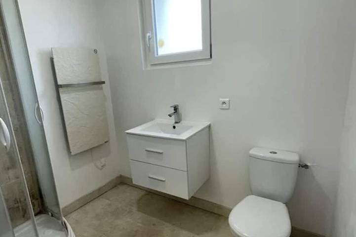 Gîte pour 3 personnes, avec terrasse ainsi que jardin et piscine à Sainte-Gemme - 3