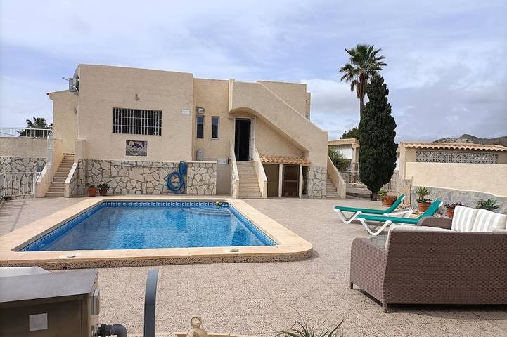Villa voor 6 personen, met tuin en balkon in El Campello