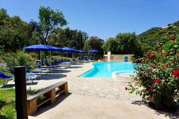 Gîte pour 4 personnes, avec piscine ainsi que jardin et vue à Cargèse