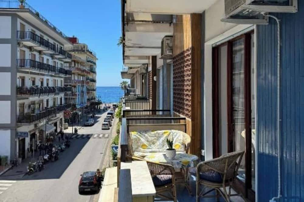 Ganze Wohnung, Casa Gaetano Maiori Amalfi Coast Bright apartment with sea view balcony in Maiori, Amalfiküste