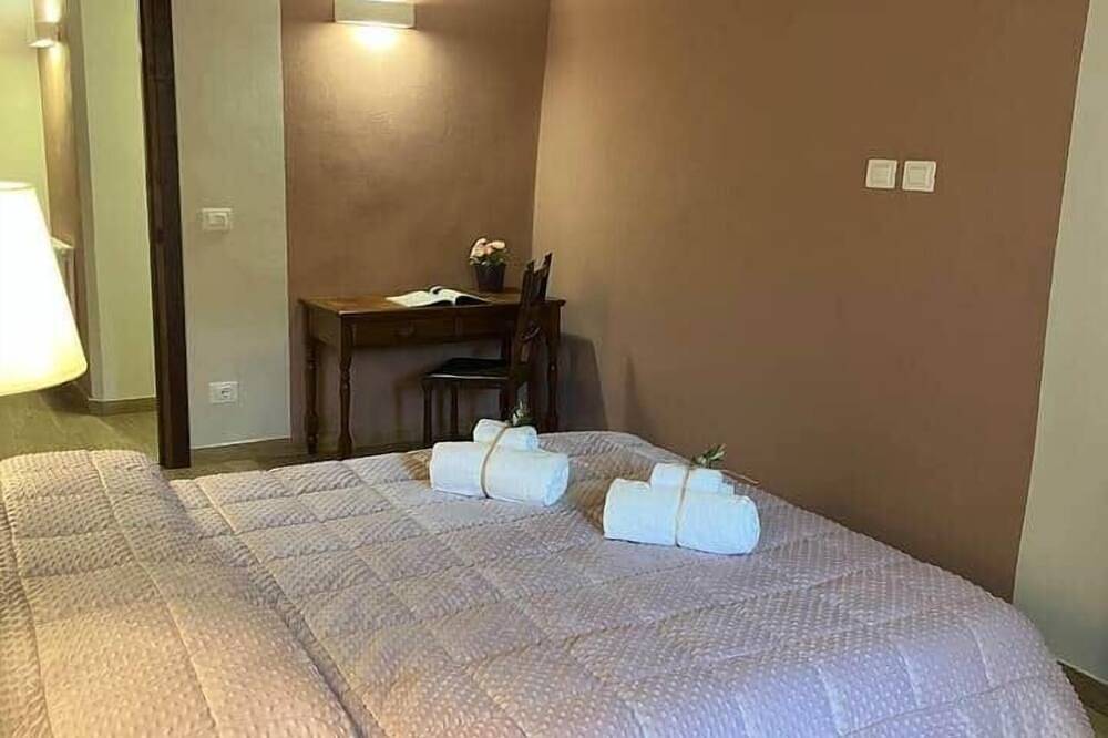 Hel leilighet, A Pink Primrose in the hamlet in Montecchio, Provinsen Terni