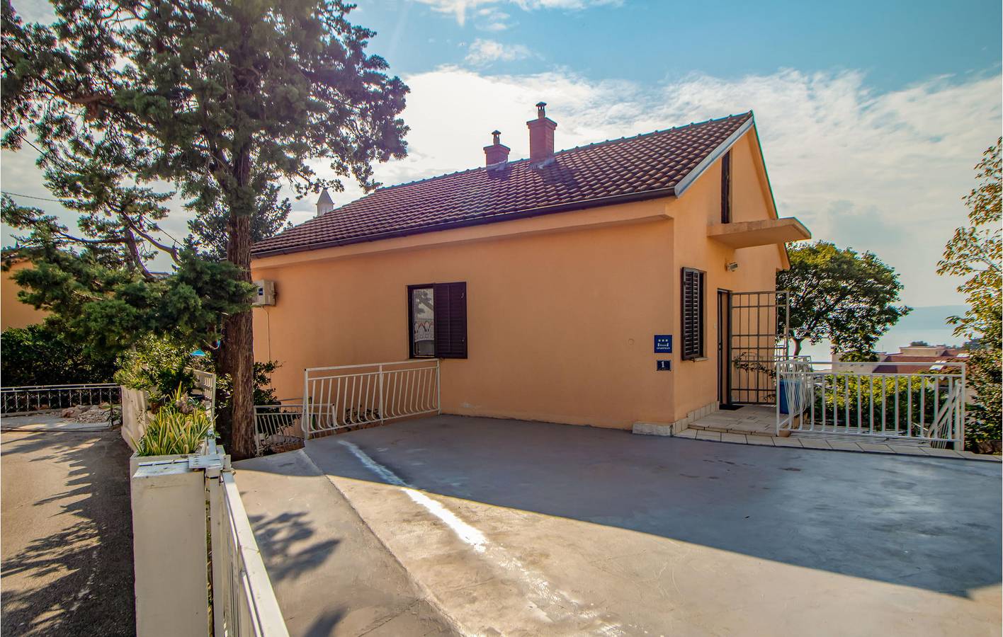Ganze Ferienwohnung, Gemütliche Wohnung mit Terrasse, in Strandnähe und mit kostenlosen Parkplätzen in Novi Vinodolski, Primorje-Gorski Kotar