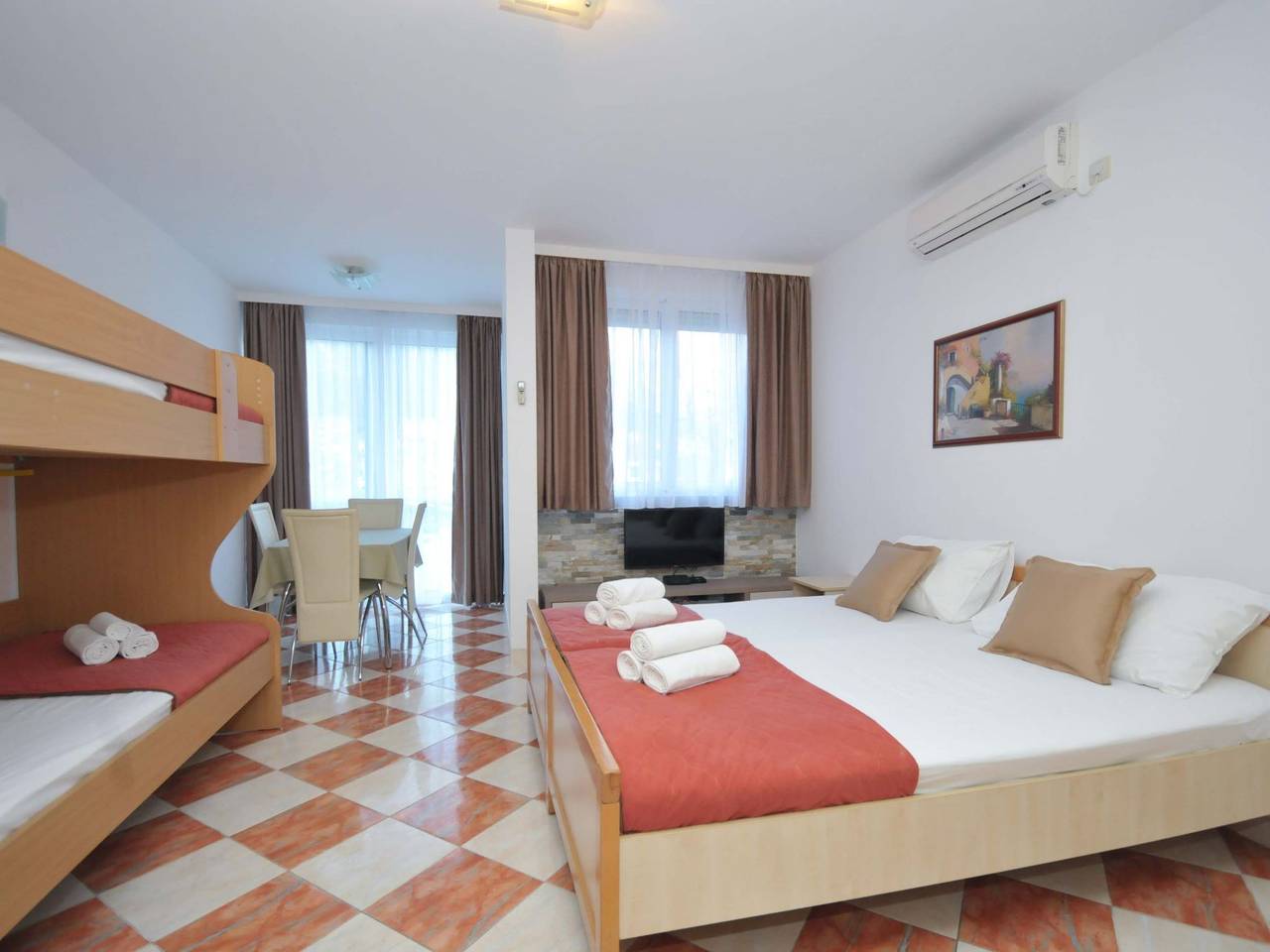 Apartamento entero, Charmante Wohnung in Centar mit französischem Balkon in Budva, Municipio de Budva