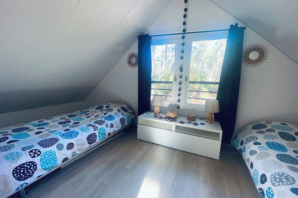 Naturist chalet at La Jenny, at the foot of the ocean in Le Porge, Lesparre-Médoc region