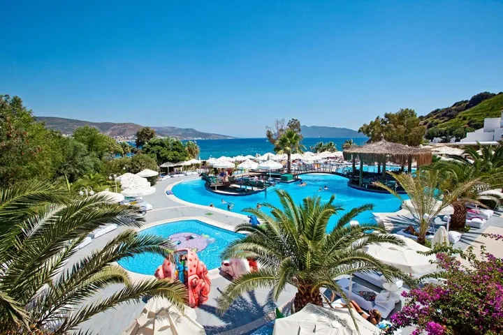 Resort para 3 personas, con jacuzzi y jardín además de sauna y piscina - 1