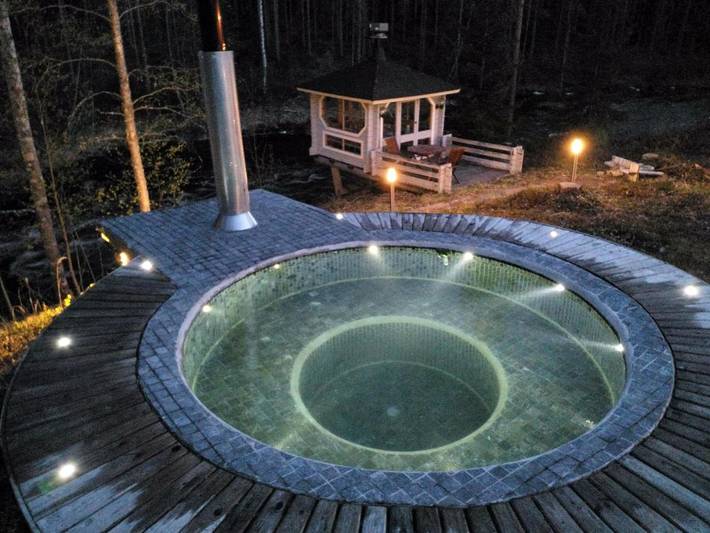Camping for 4 personer, Balkong og Terrasse i tillegg til Hage og Badebasseng i Nord-Finland