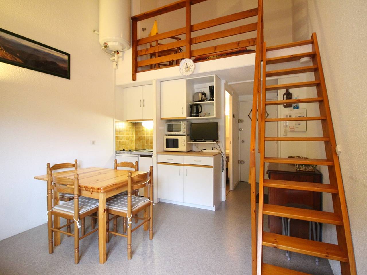 Entire apartment, Studio at Mont-Dore slopes, 4 pers. in Mont-Dore, Volcans d'Auvergne Regional Nature Park