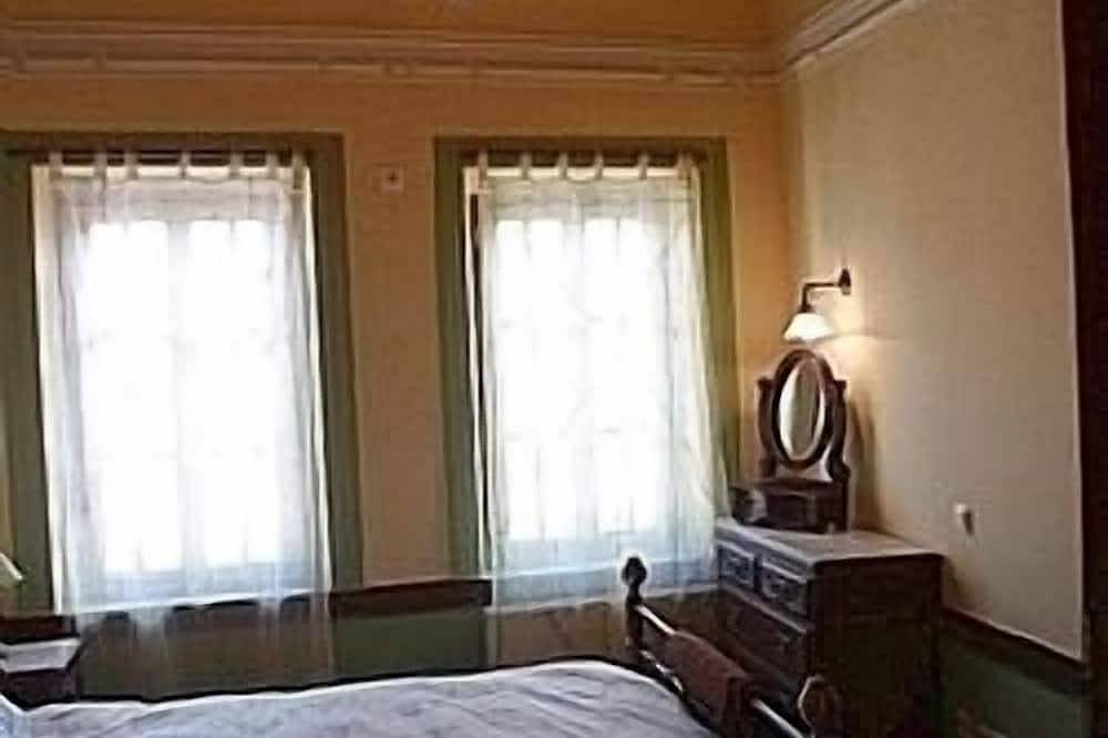 Schönes Steinhaus in einem ruhigen Dorf in Lesbos