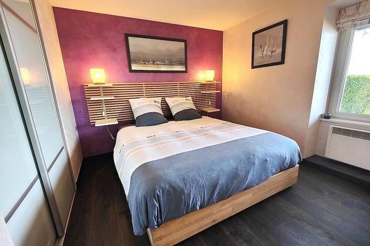 Entire apartment, The Plomarc'h on Douarnenez Bay in Douarnenez, Iroise