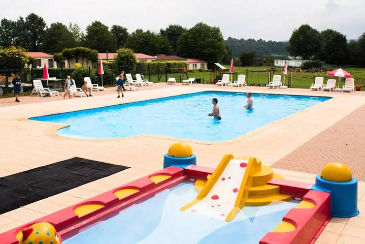 Camping für 10 Personen, mit Terrasse und Pool in Belgien