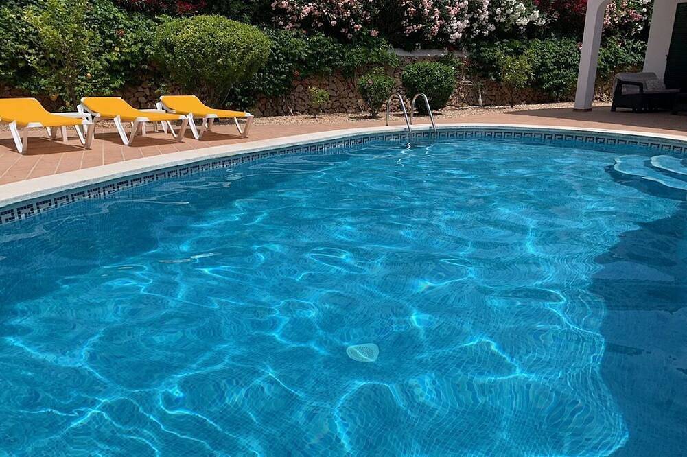 Hermosa Villa Con Piscina Privada Y Jardín Privado, ¡Encantadora Ubicación! in Cala en Porter, Municipio de Alaior