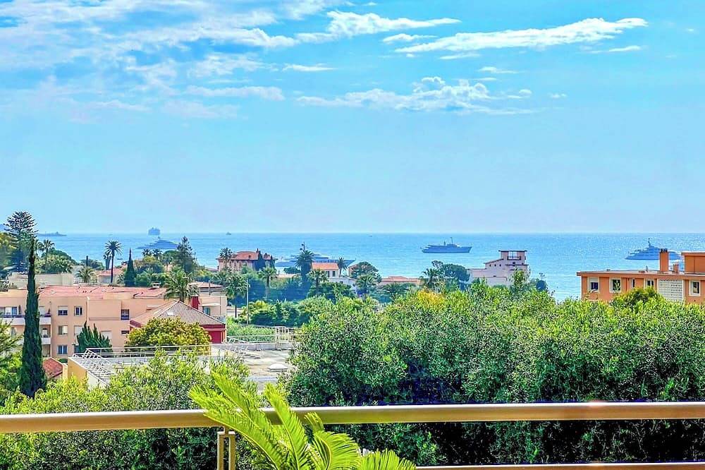 Hel lägenhet, Large terrace with sea view - parking, air conditioning, direct beach access... in Beaulieu-sur-Mer, Nice region