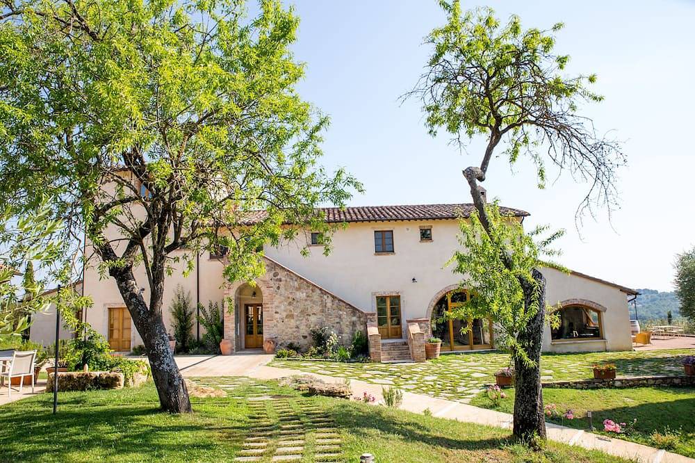 Le Buche Wine Resort Villa in Sarteano, Siena Province