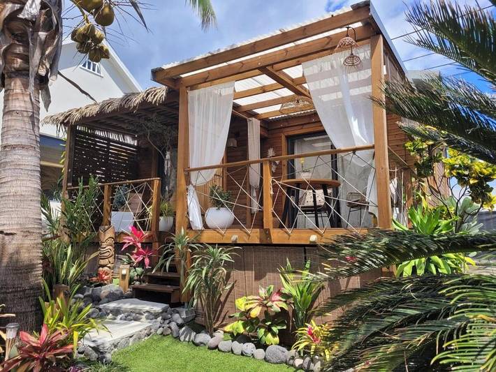 Location de vacances pour 2 personnes, avec vue ainsi que piscine et jardin dans Trois Mares - 2