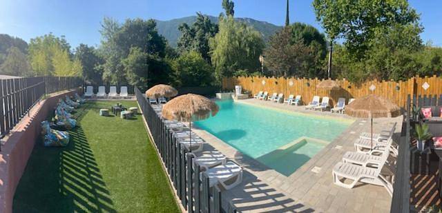 Camping pour 5 personnes, avec Terrasse et Jardin ainsi que Piscine et Vue