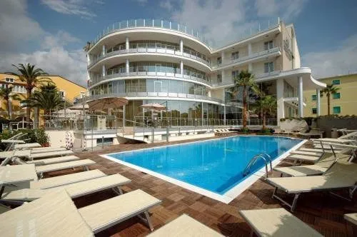 Hôtel pour 3 personnes, avec jardin et sauna ainsi que jacuzzi et piscine - 1