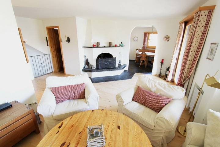 Ferienwohnung für 6 Personen, mit Balkon und Pool sowie Sauna in Samedan