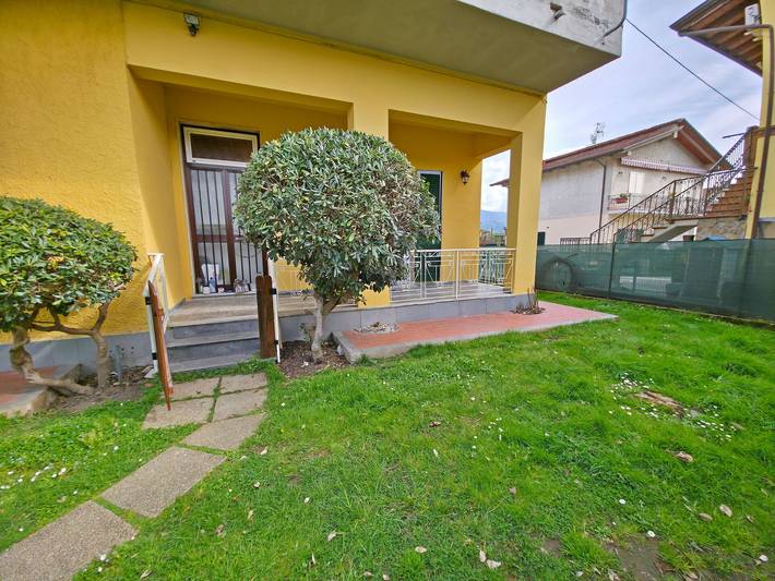 Agriturismo per 5 persone, con terrazza e giardino in Versilia