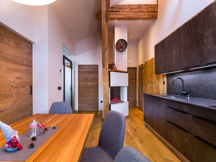 Appartement entier, Appartement "Hofchalet Blume - Örlerhof" avec vue sur les montagnes, sauna, jardin et terrasse in Villgratener Berge, Valle di Casies