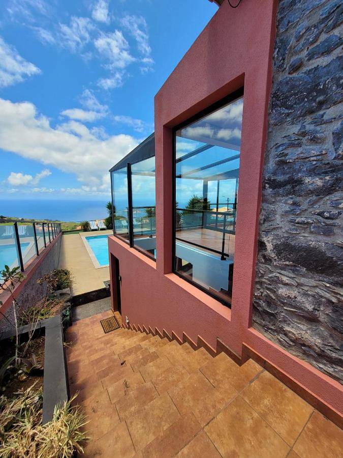 Sunset Paradise Villa with Heated Pool in Ponta do Pargo, Madeira