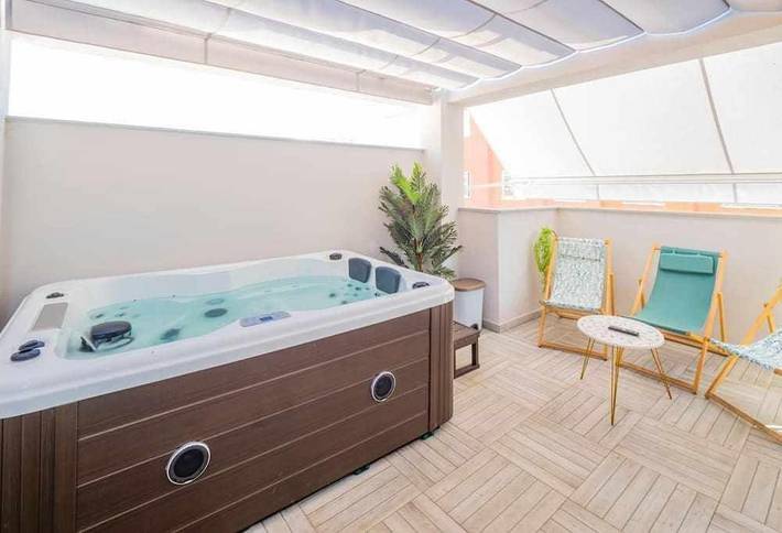 Ferienhaus für 8 Personen, mit Whirlpool und Terrasse