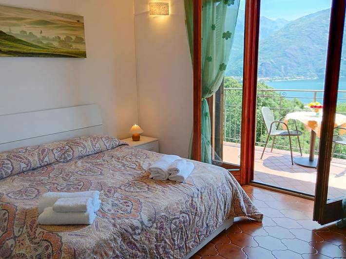 Ferienwohnung für 4 Personen, mit Balkon und Garten sowie Seeblick und Ausblick in Comune di San Siro - 2