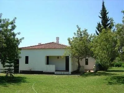 Ferienhaus für 4 Personen, mit Terrasse und Garten sowie Pool - 1
