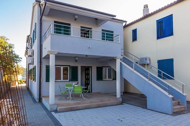 Ganze Wohnung, Ferienwohnung in Pirovac mit Terrasse, Klimaanlage, W-Lan (4925-4) in Pirovac, Šibenik-Knin