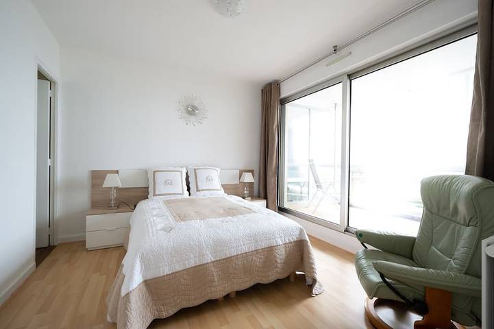 Appartement entier, Appartement avec terrasse face au lac in Évian-les-Bains, Région de Thonon-les-Bains
