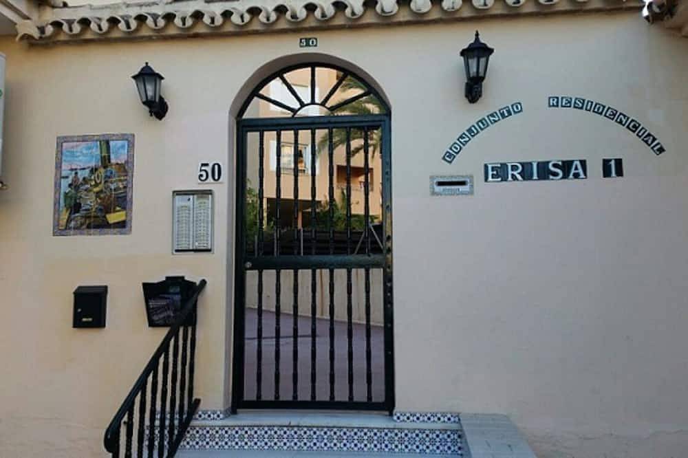 Entire apartment, Apartment in Torremolinos (La Carihuela area) Erisa 1. in La Carihuela, Torremolinos