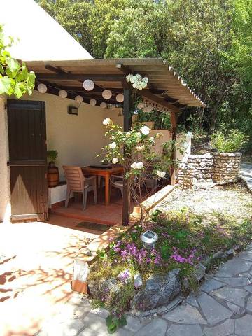 Gîte pour 4 personnes, avec piscine et jardin à Argelliers