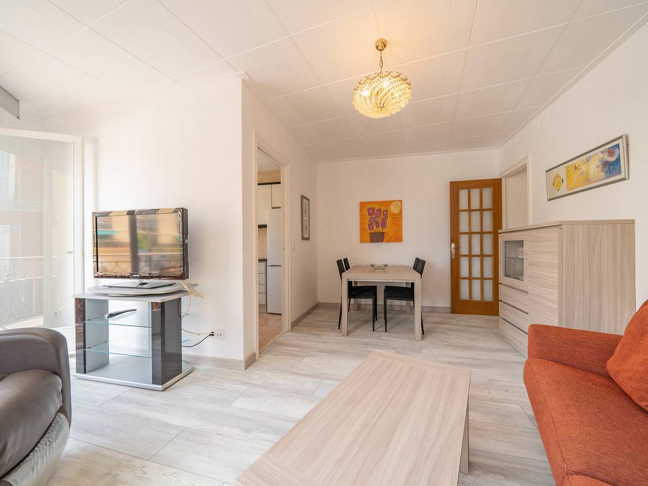 Appartement entier, Appartement moderne avec balcon et Wi-Fi à 150m de la plage à Calella in Calella, Costa del Maresme