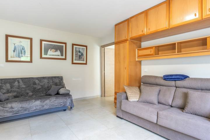 Entire apartment, La Fuente Ribadeo 1 Apartment with Mountain Views, Wi-Fi, and Air Conditioning in Ribadeo, A Mariña Lucense