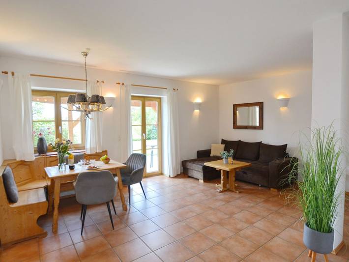 Ferienwohnung für 3 Personen, mit Terrasse und Garten sowie Ausblick