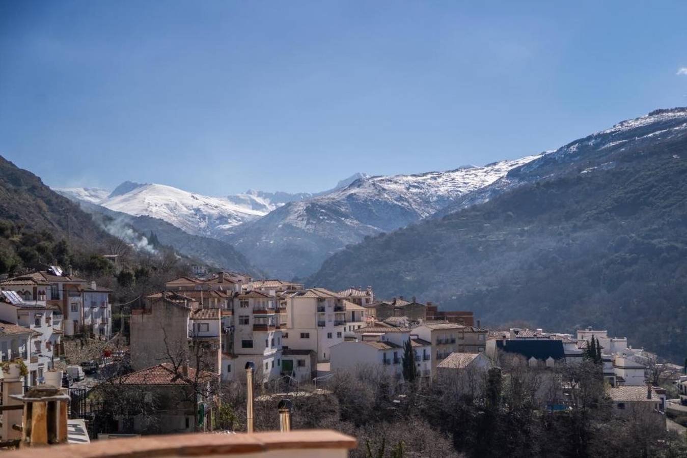 Apartamento entero, Apartamento 'La Trinchera' con Wi-Fi y aire acondicionado in Entorno de Sierra Nevada, Güejar Sierra