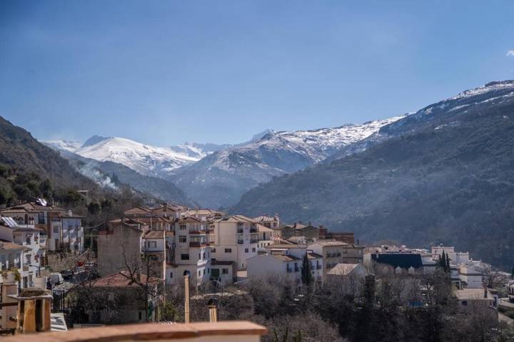 Entire apartment, Apartment 'La Trinchera' with Wi-Fi and Air Conditioning in Surroundings of Sierra Nevada, Güejar Sierra