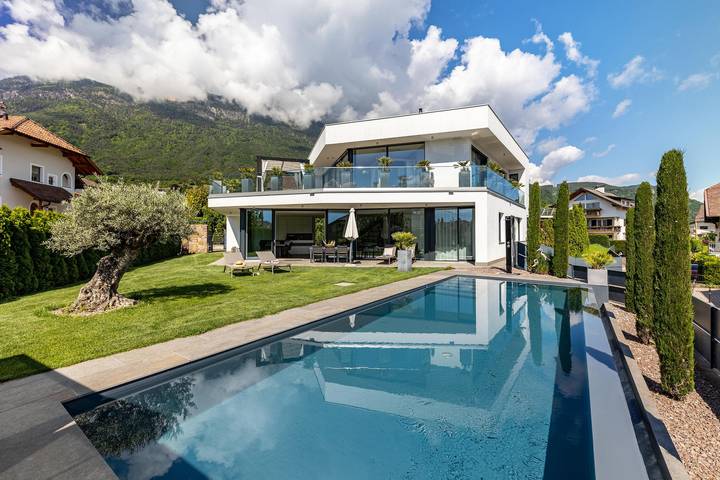 Ferienhaus für 8 Personen, mit Whirlpool und Sauna sowie Garten