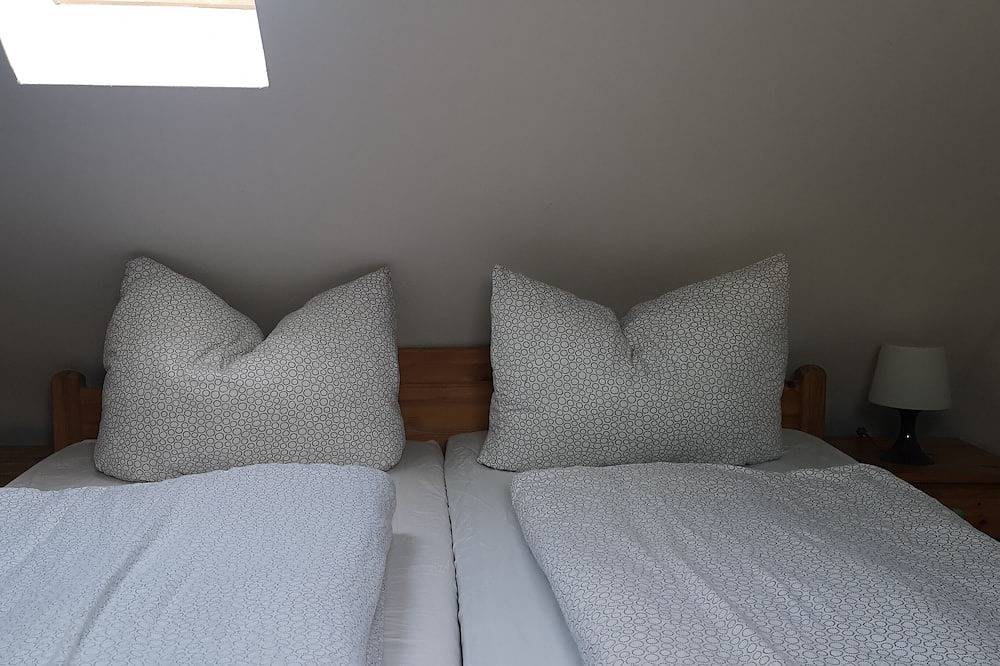 Entire apartment, Duplex apartment on the bathing lake near Kassel in Ahnatal, Hessisches Bergland