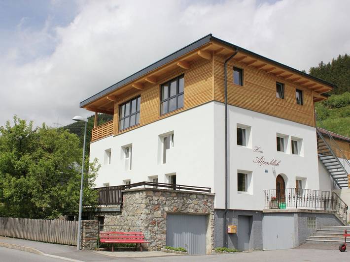 Ferienhaus für 14 Personen, mit Balkon und Balkon/Terrasse sowie Terrasse und Garten in Wenns