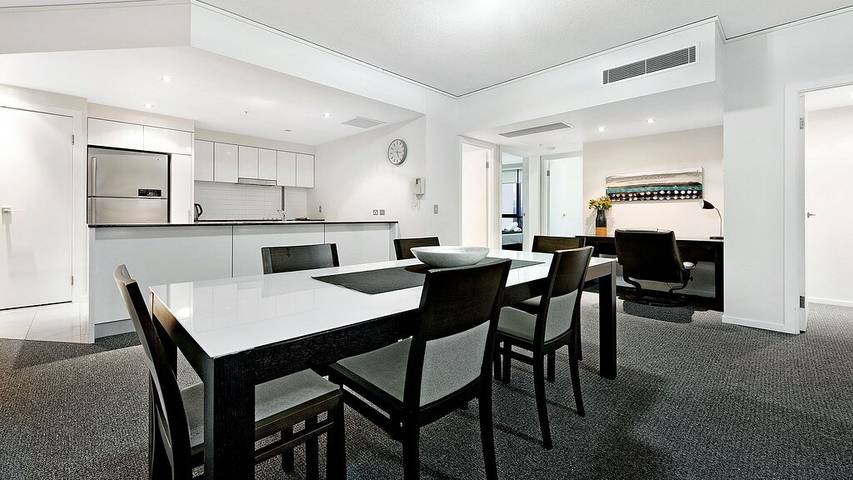Holiday rental for 6 people, with pool and balcony in Broadbeach