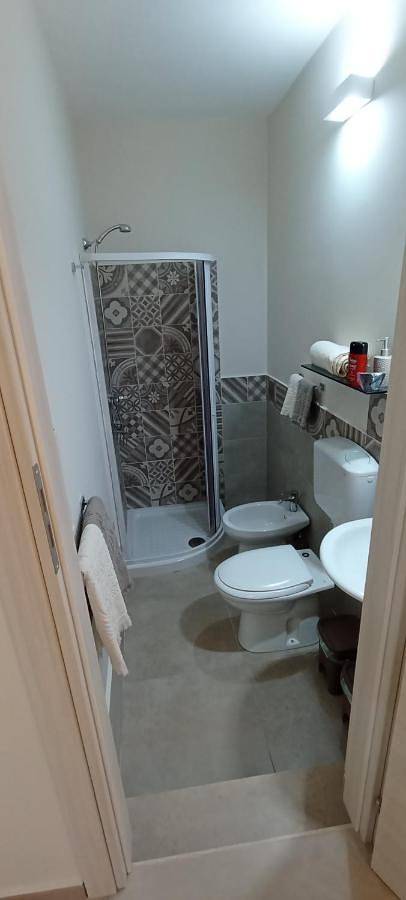 Le antiche mura-rooms-private toilet in Milazzo, Province de Messina