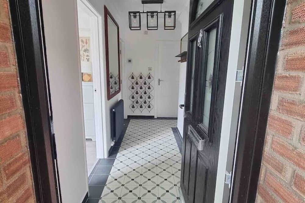 4 Bedroom Bungalow Walking Distance to City Center in Arbury Ward, Cambridge