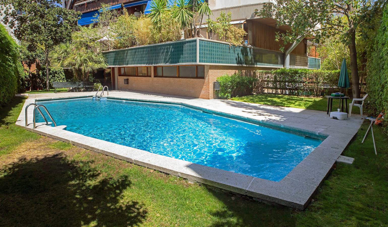 Estudio entero, Estudio tranquilo en Madrid - 35 m² con piscina compartida in Chamartín (Madrid), Madrid